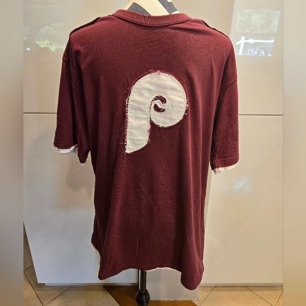 NEVER WORN Men's Phillies Size Large Throwback